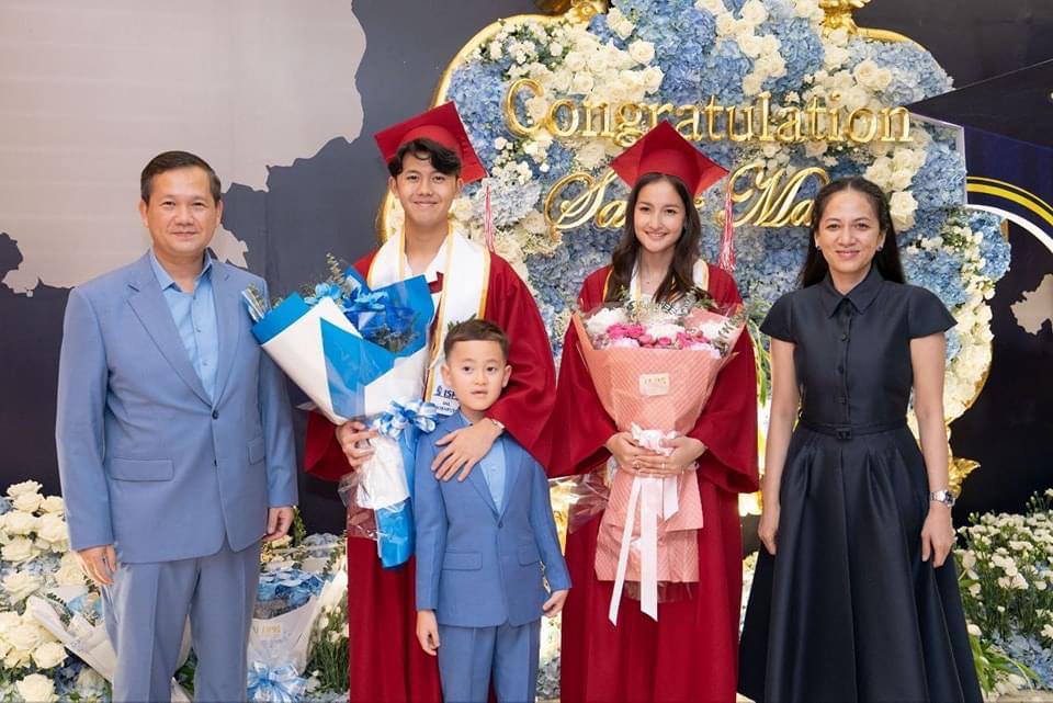 អបអរសាទរក្មួយទាំងពីរ។  Congratulation to nepew and niece on your graduation។