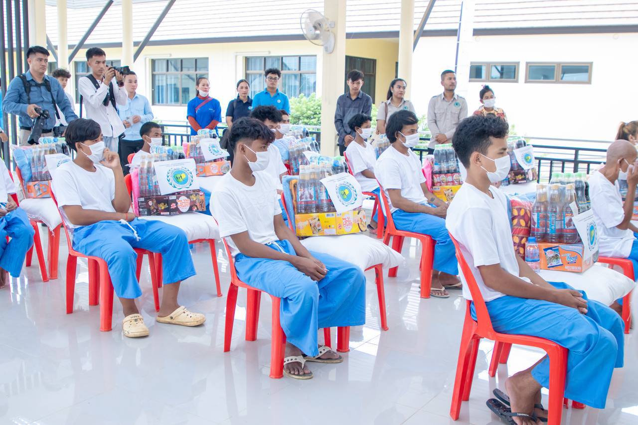 ឯកឧត្តម ជា សុមេធី អញ្ជើញជួបសំណេះសំណាលជាមួយបងប្អូនពលករ នៅមណ្ឌលសំចតក្រុងប៉ោយប៉ែត