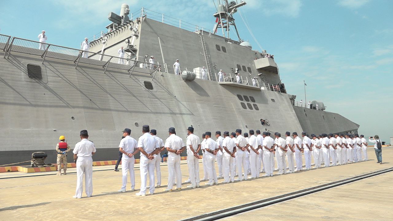 នាវា USS CINCINNATI (LCS 20) របស់កងទ័ពជើងទឹកសហរដ្ឋអាមេរិក នៅព្រឹកថ្ងៃទី២៤ ខែមករា ឆ្នាំ២០២៦ បានចូលសំចតនៅផែលេខ២ មូលដ្ឋានសមុទ្ររាម ខេត្តព្រះសីហនុ រយៈពេល៥ថ្ងៃ ចាប់ពីថ្ងៃទី២៤ ដល់ថ្ងៃទី២៨ ខែមករា ឆ្នាំ២០២៦ ដោយបានទទួលការស្វាគមន៍ពីសំណាក់ឧត្តមនាវីត្រី អ៊ិន សុខេមរា មេបញ្ជាការរងមូលដ្ឋានសមុទ្ររាមដែលជាដំណើរទស្សនកិច្ចផ្លូវការ ដើម្បីសំដៅធានាលើកកម្ពស់កិច្ចសហប្រតិបត្តិការវាងយោធាប្រទេសទាំងពីរកម្ពុជា-អាមេរិក។