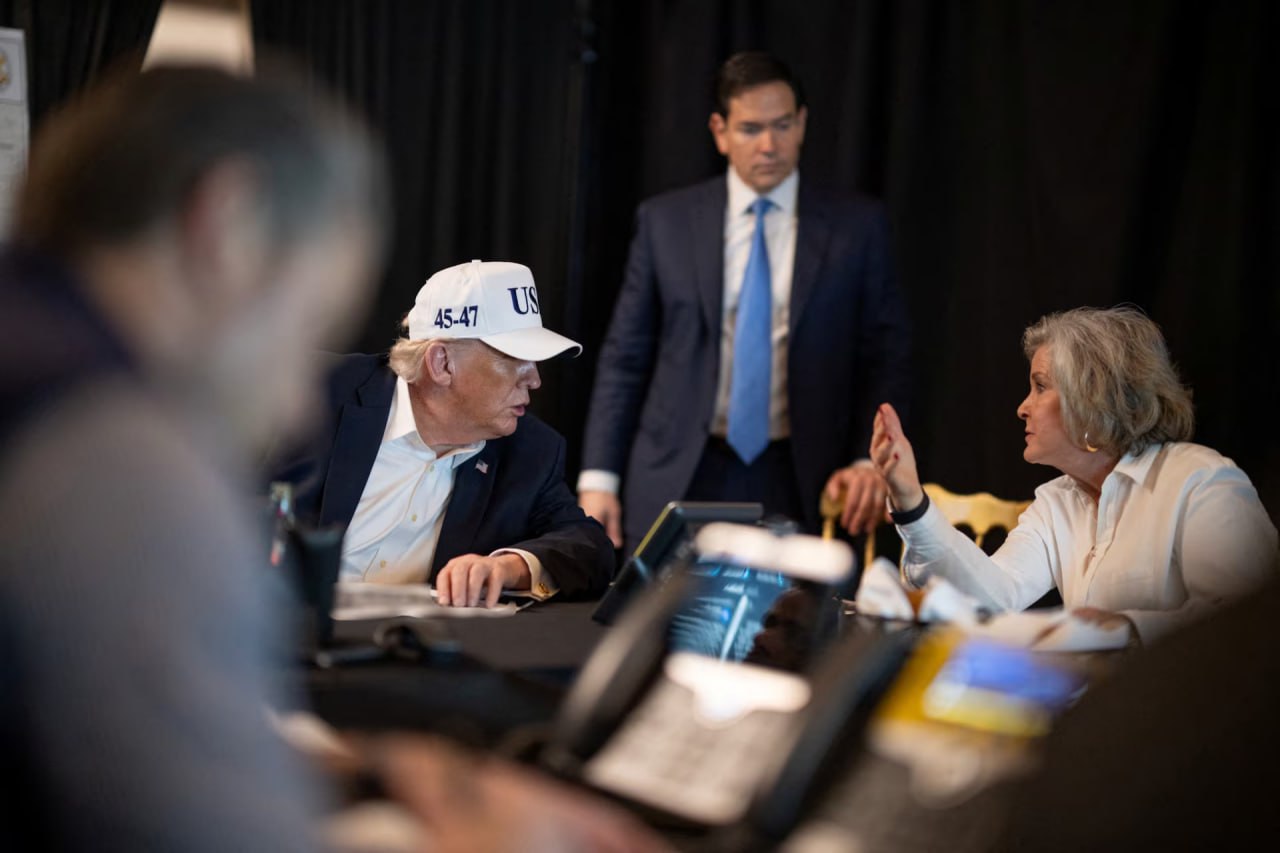 លោកប្រធានាធិបតីអាមេរិក Donald Trump បានព្រមានសងសឹកយ៉ាងខ្លាំងក្លា ជាការឆ្លើយតបទៅនឹងការវាយប្រហារលើស្ថានទូតអាមេរិកនៅទីក្រុងរីយ៉ាដ នាថ្ងៃអង្គារ ទី៣ ខែមីនា នេះ និងការស្លាប់របស់បុគ្គលិកយោធាអាមេរិក អំឡុងពេលជម្លោះជាមួយអ៊ីរ៉ង់។ នេះបើតាមរបាយការណ៍របស់ NewsNation៕