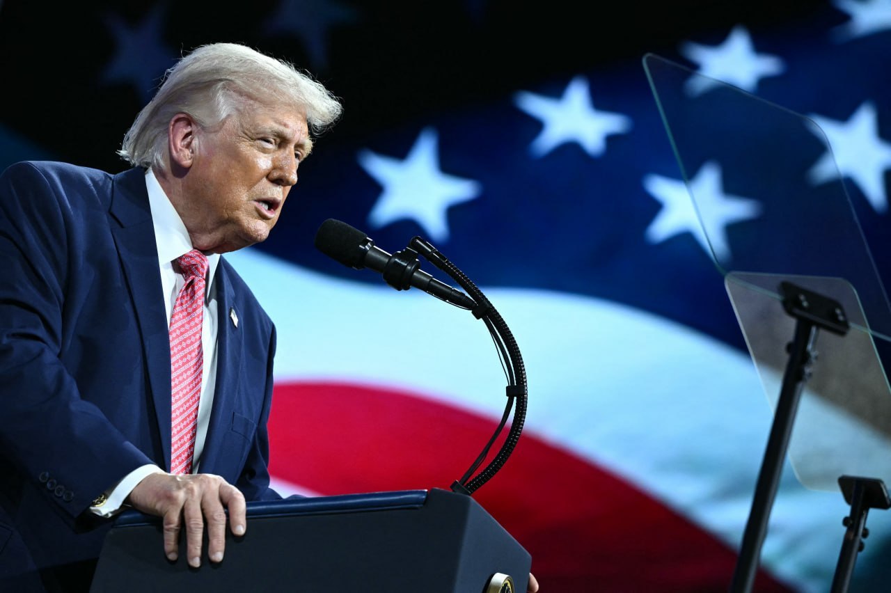 លោក Trump គំរាមដាក់ពន្ធ ៥០% លើប្រទេសនាំអាវុធទៅអ៊ីរ៉ង់